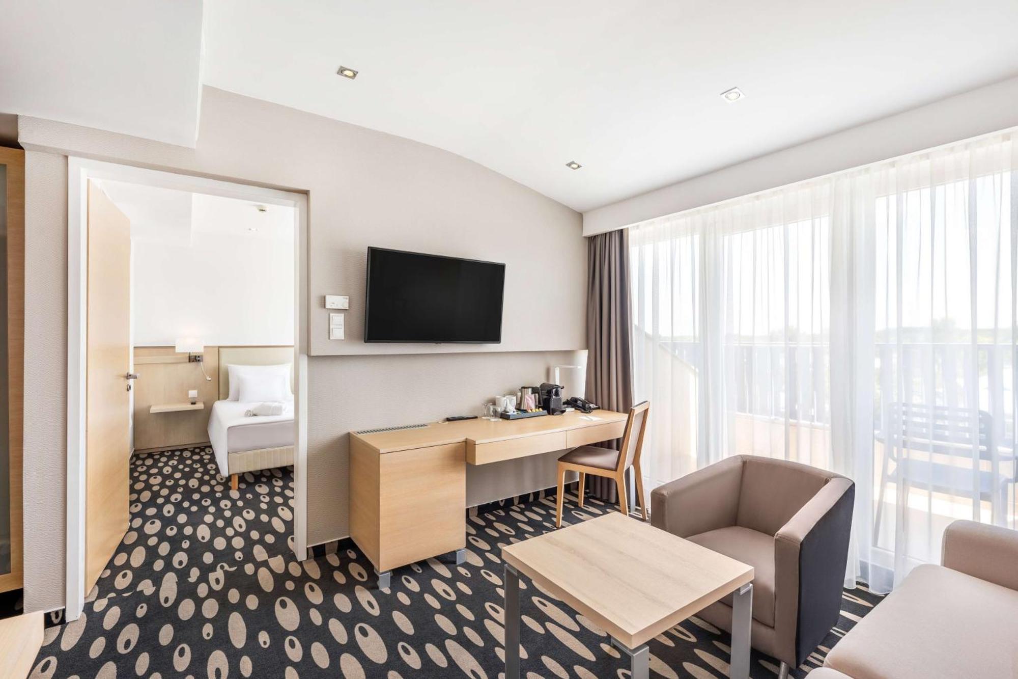 Park Inn By Radisson Sarvar Resort & Spa Exterior foto