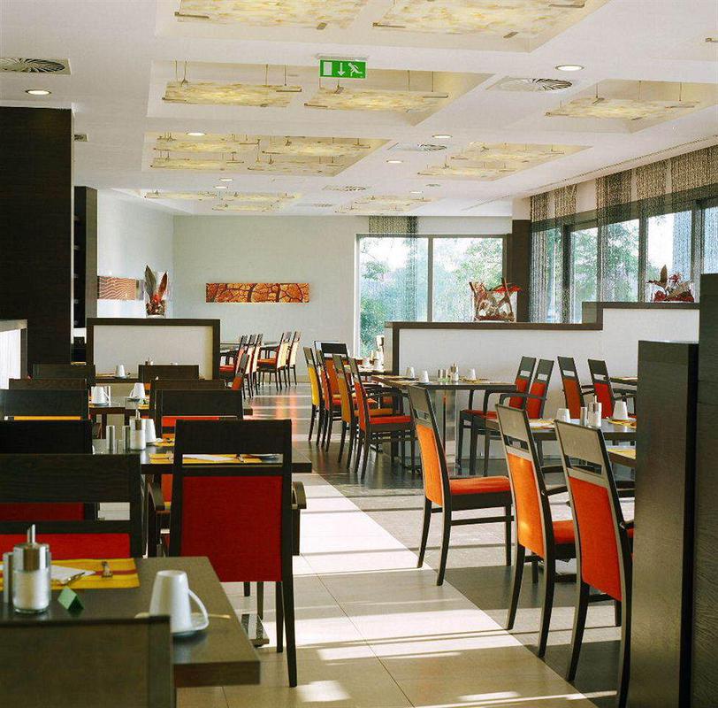 Park Inn By Radisson Sarvar Resort & Spa Restaurante foto